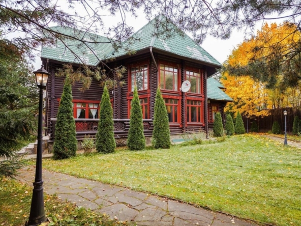 Wooden house in Moscow Oblast
