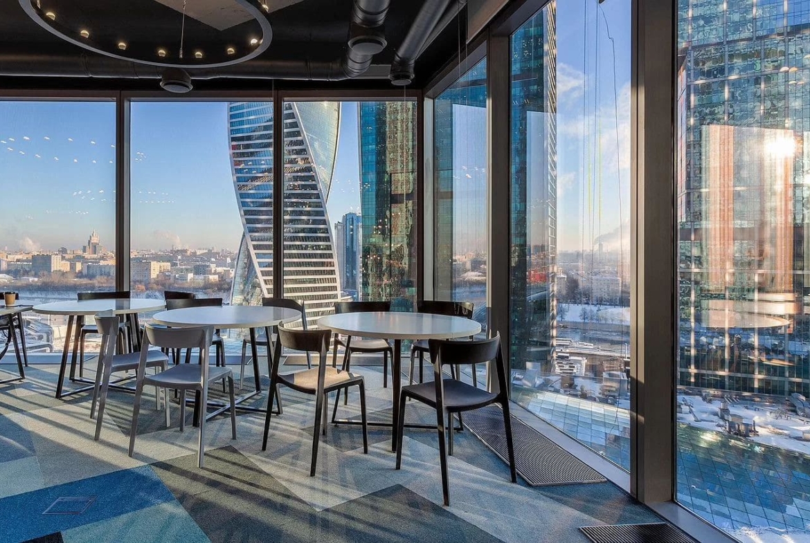 Due to Moscow’s complex soil (clay, sand, and groundwater), skyscrapers use pile foundations (up to 80m deep) or mat foundations with reinforced concrete slabs