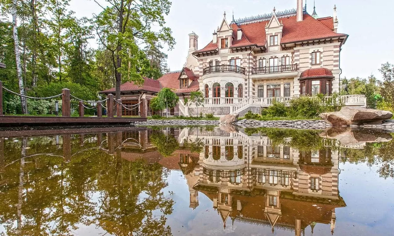 Castle in Russia 9900000