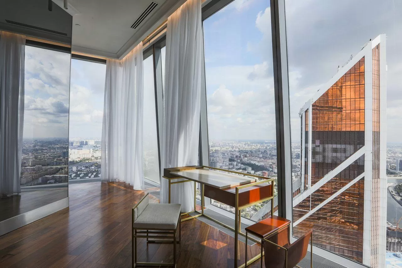 Apartment on the 85th floor