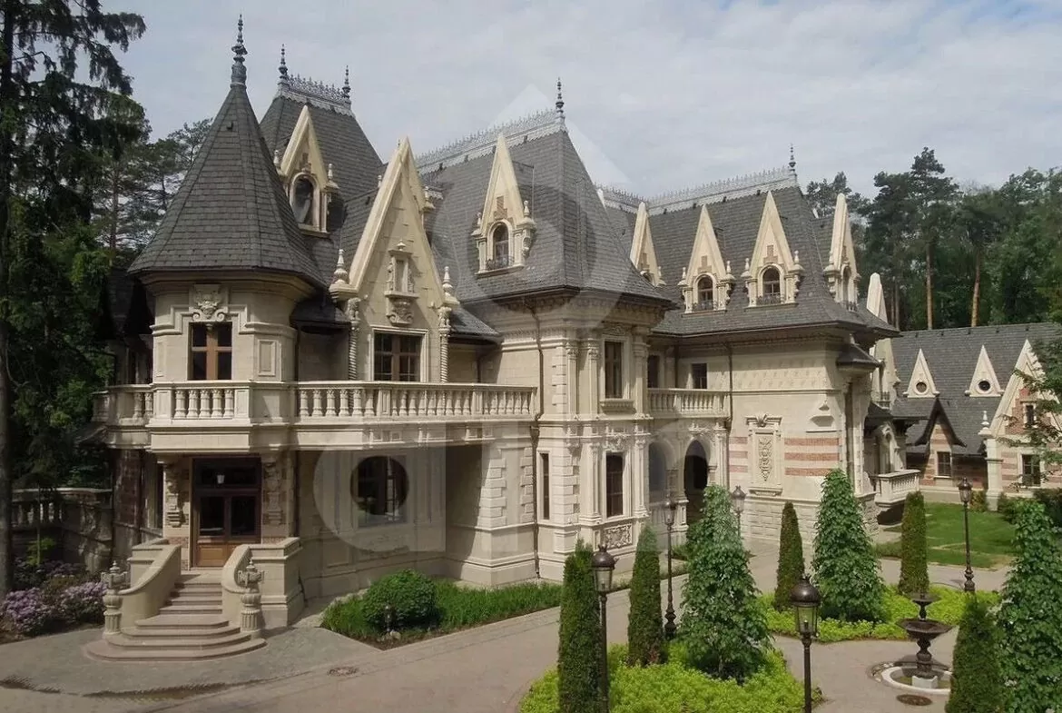 Mansion in the village of Deauville 12 km along the Mozhaisk highway