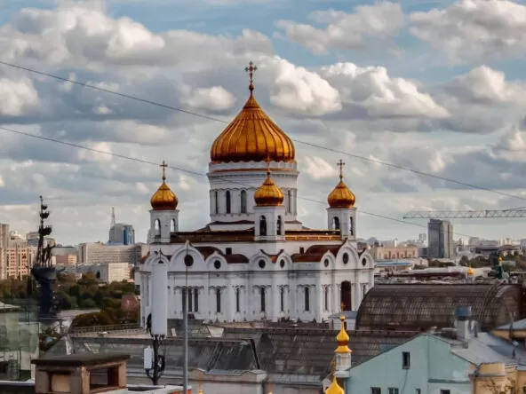 Apartment overlooking an Orthodox church near the Kremlin