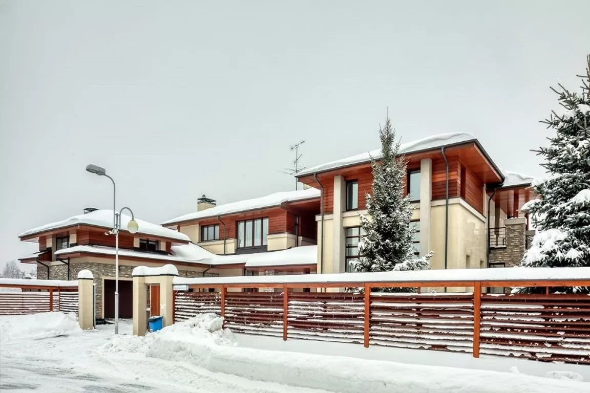 Design house in Wright style with elements of a chalet