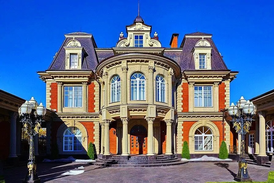 French style house in Odintsovo