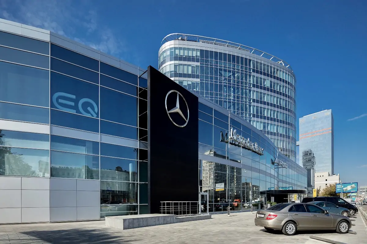 Mercedes-Benz business center on Leningradsky Prospekt in Moscow