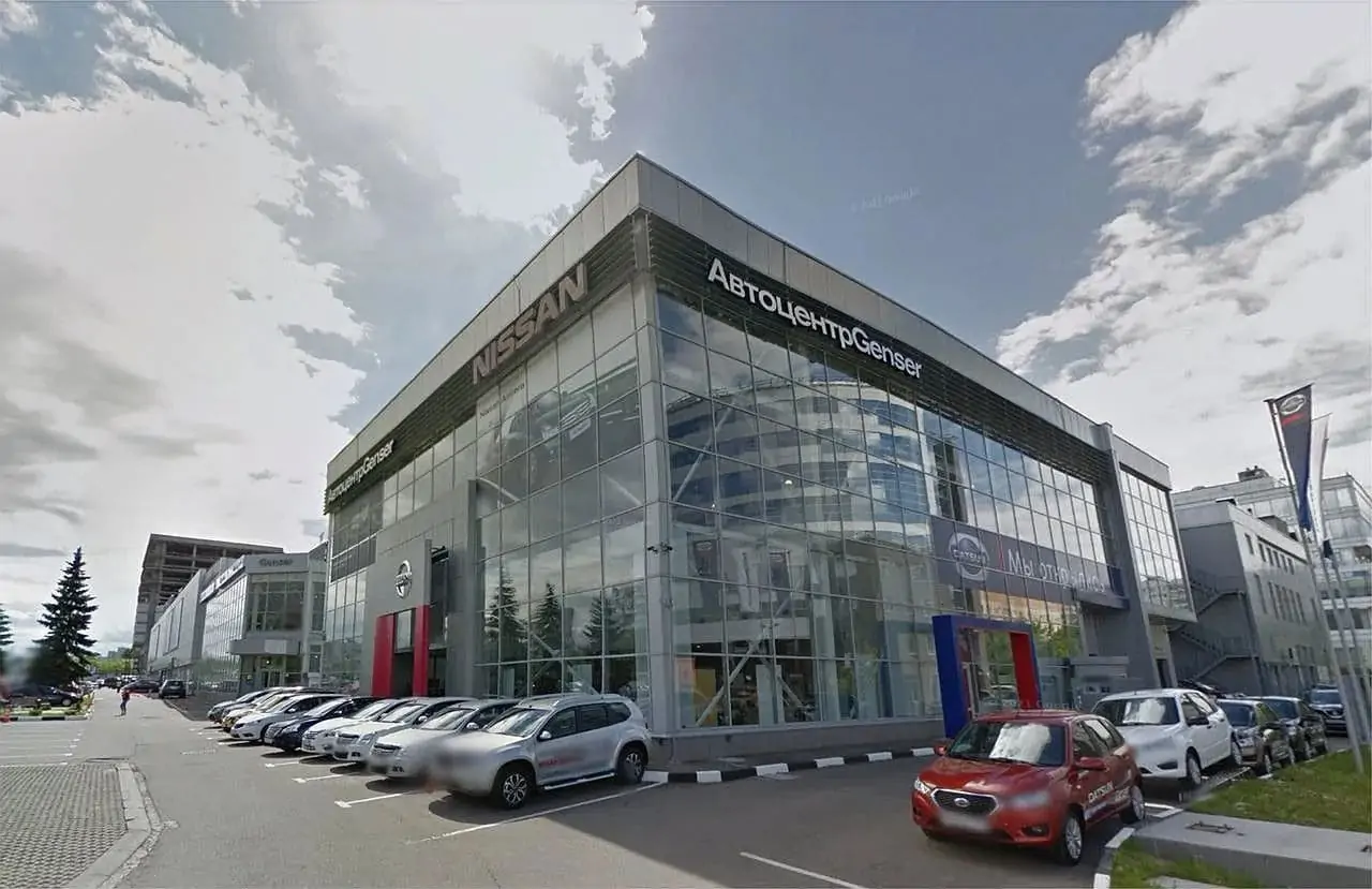 Car showroom in Moscow with excellent repairs and a spacious service area