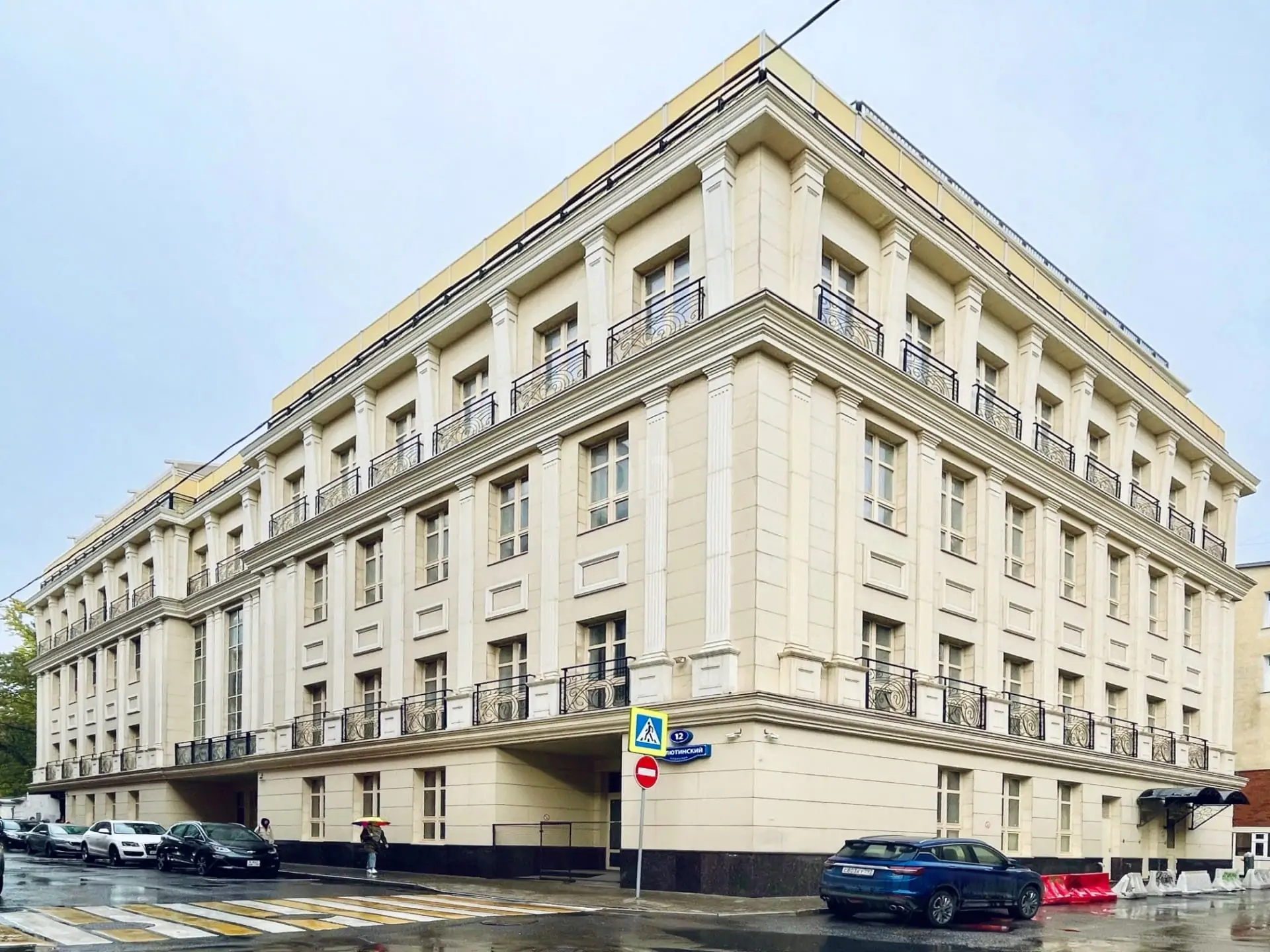 Representative building with furniture in Milyutinsky Lane in Moscow