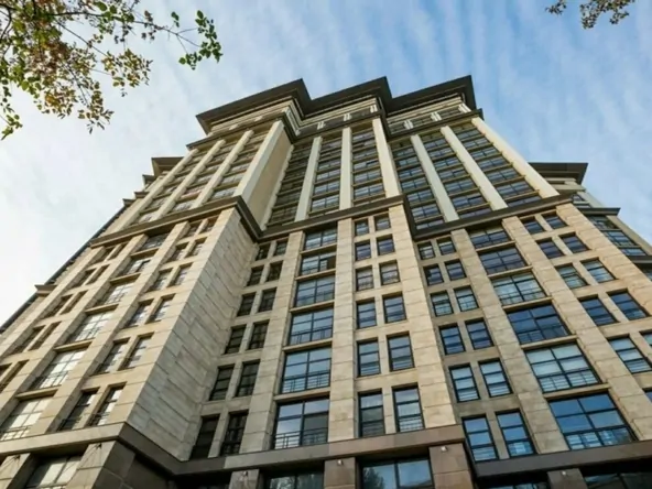 The house is located in the Dorogomilovo district of Moscow, where the main attractions of the area include Poklonnaya Hill, the Triumphal Arch, Europe Square, the Borodinsky Bridge, as well as the Borodino Battle Panorama Museum